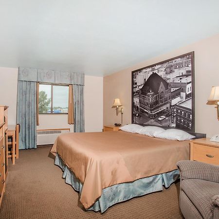 מלון Super 8 By Wyndham Monroe Wi מראה חיצוני תמונה