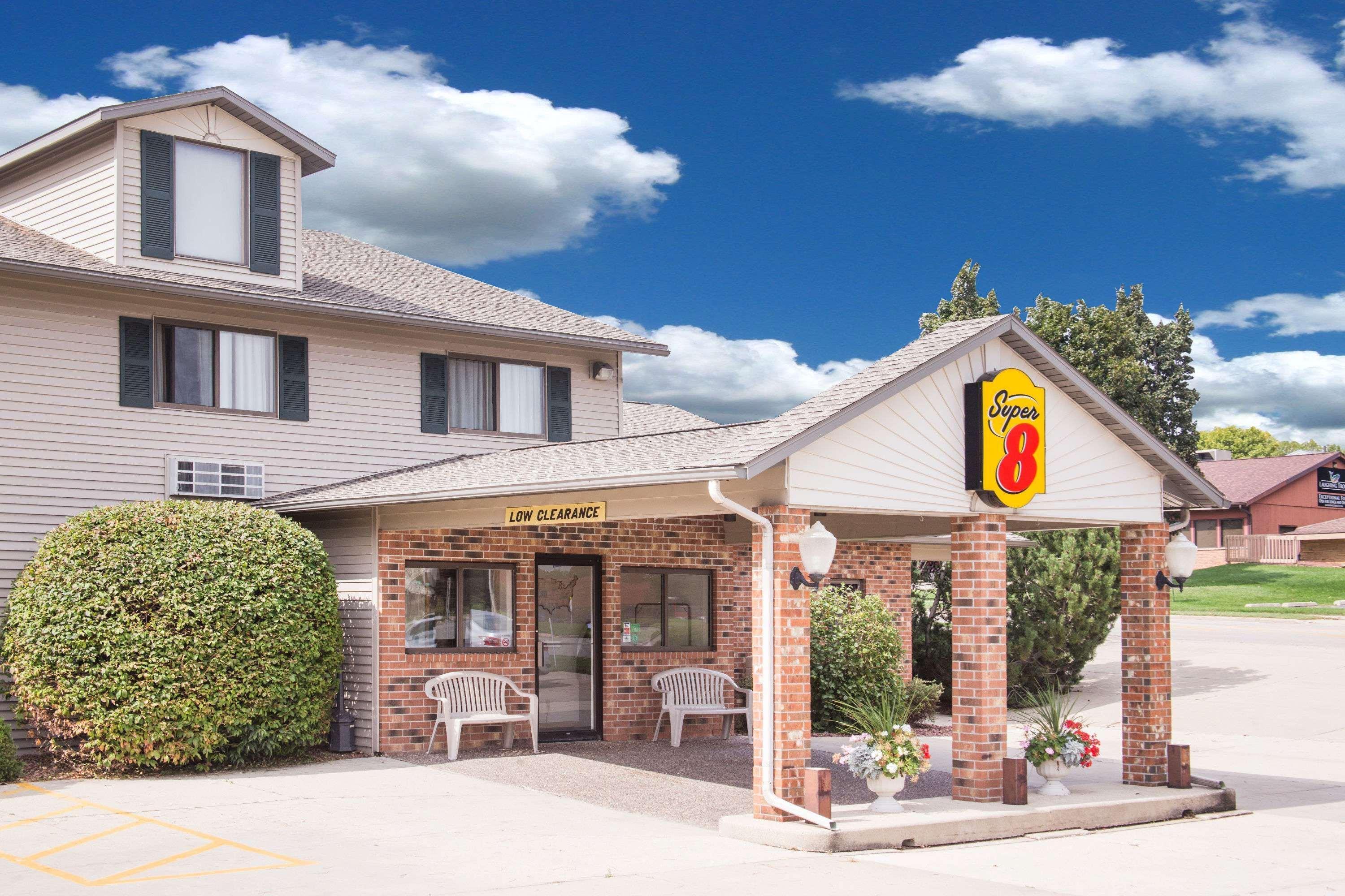 מלון Super 8 By Wyndham Monroe Wi מראה חיצוני תמונה